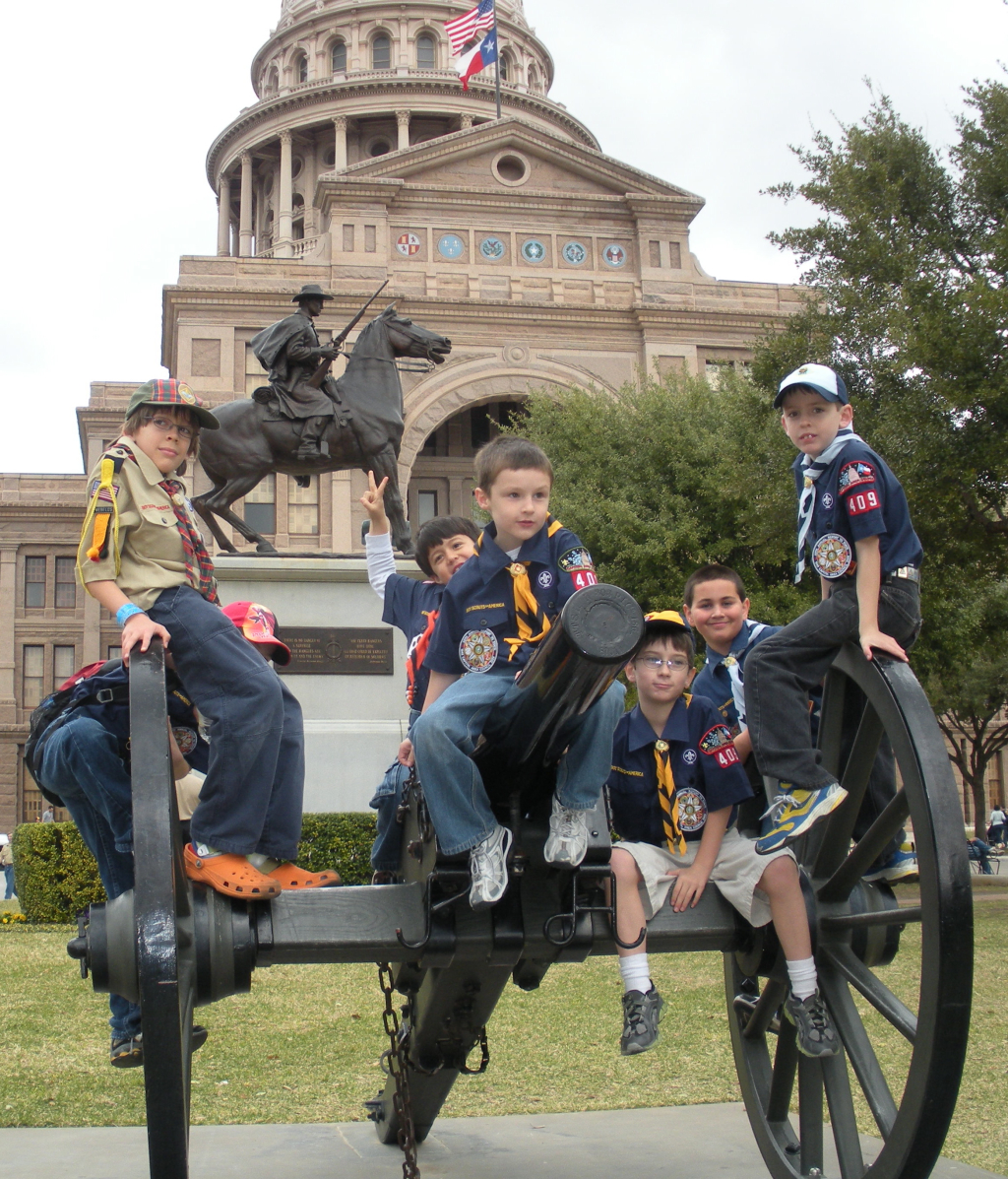 2010-Pack409-Blue-n-Gold - 007.jpg